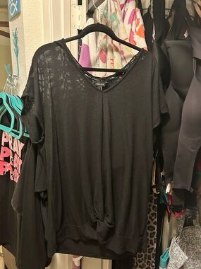 torrid Black V-Neck Short Sleeve Knit Top